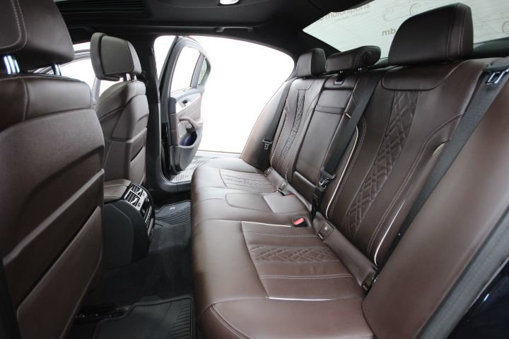 Used 2023 BMW M550i xDrive w/ Executive Package image 40