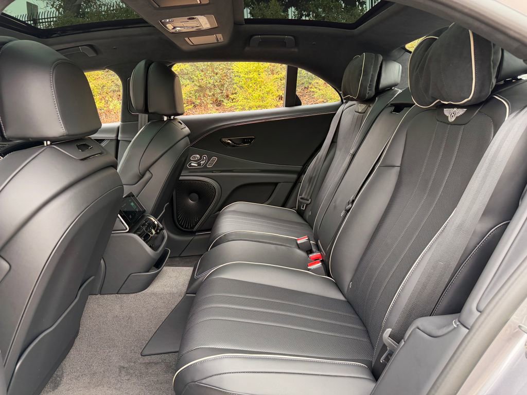 New 2026 Bentley Flying Spur Plug-In Hybrid image 37