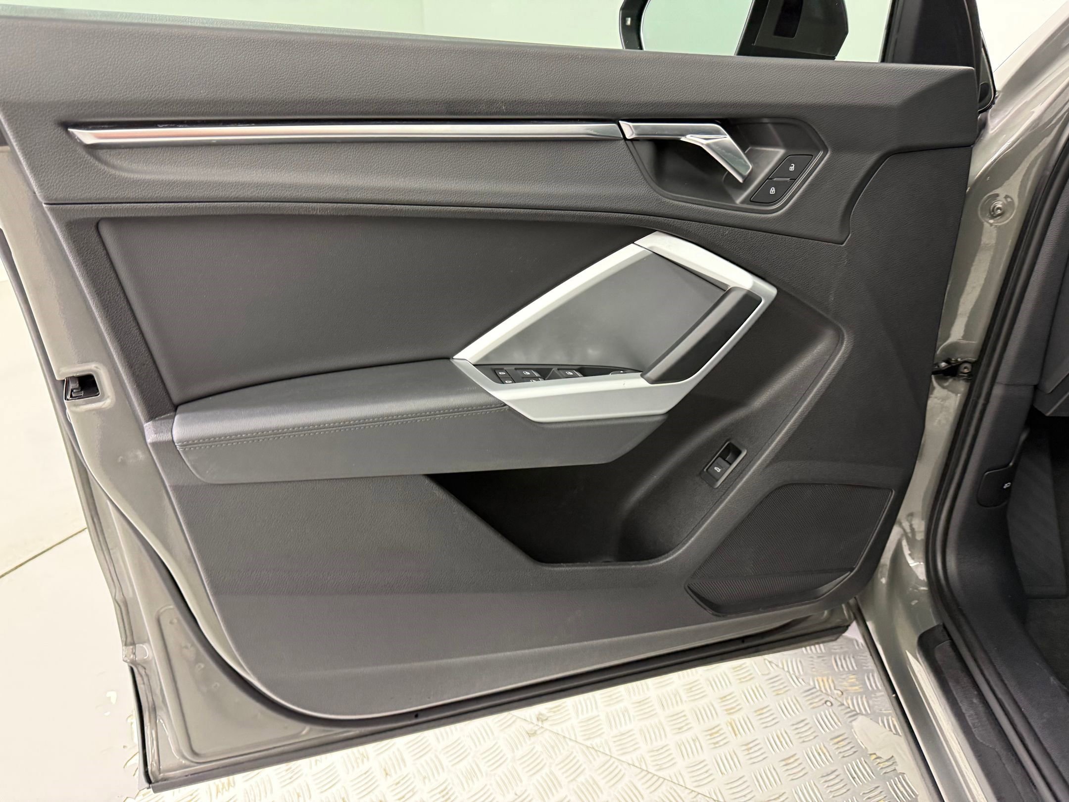 Used 2020 Audi Q3 2.0T Premium Plus w/ Premium Plus Package image 26