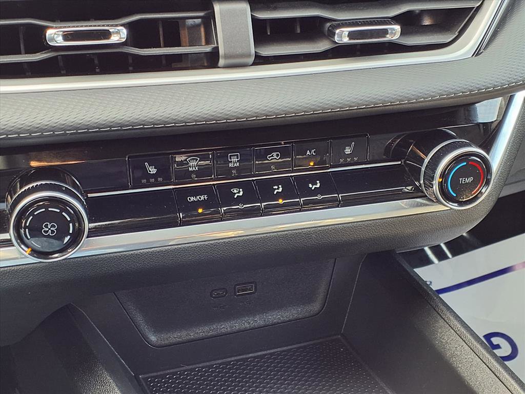 Used 2025 Chevrolet Equinox LT image 8