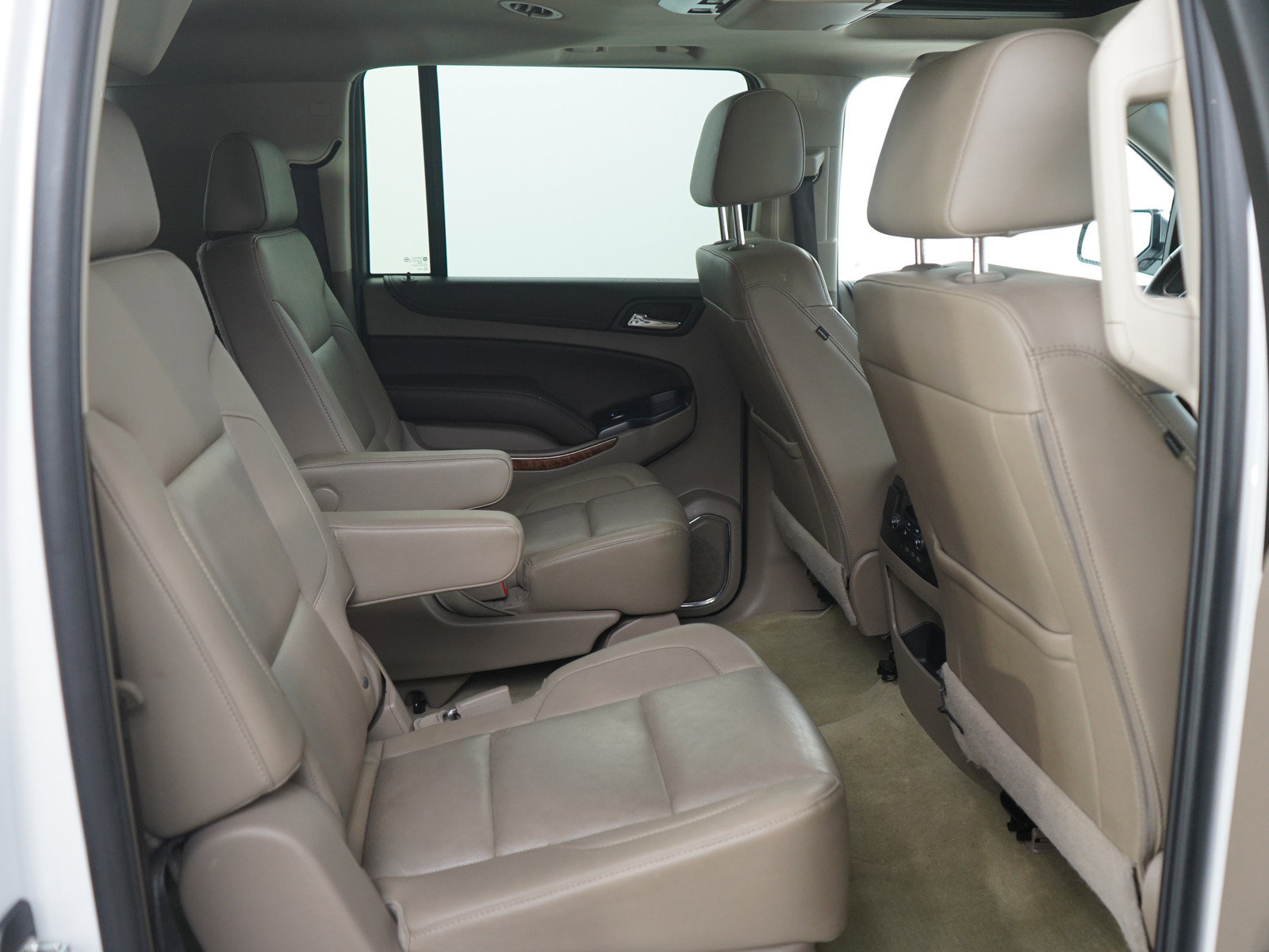 Used 2018 Chevrolet Suburban Premier AWD/4WD image 13
