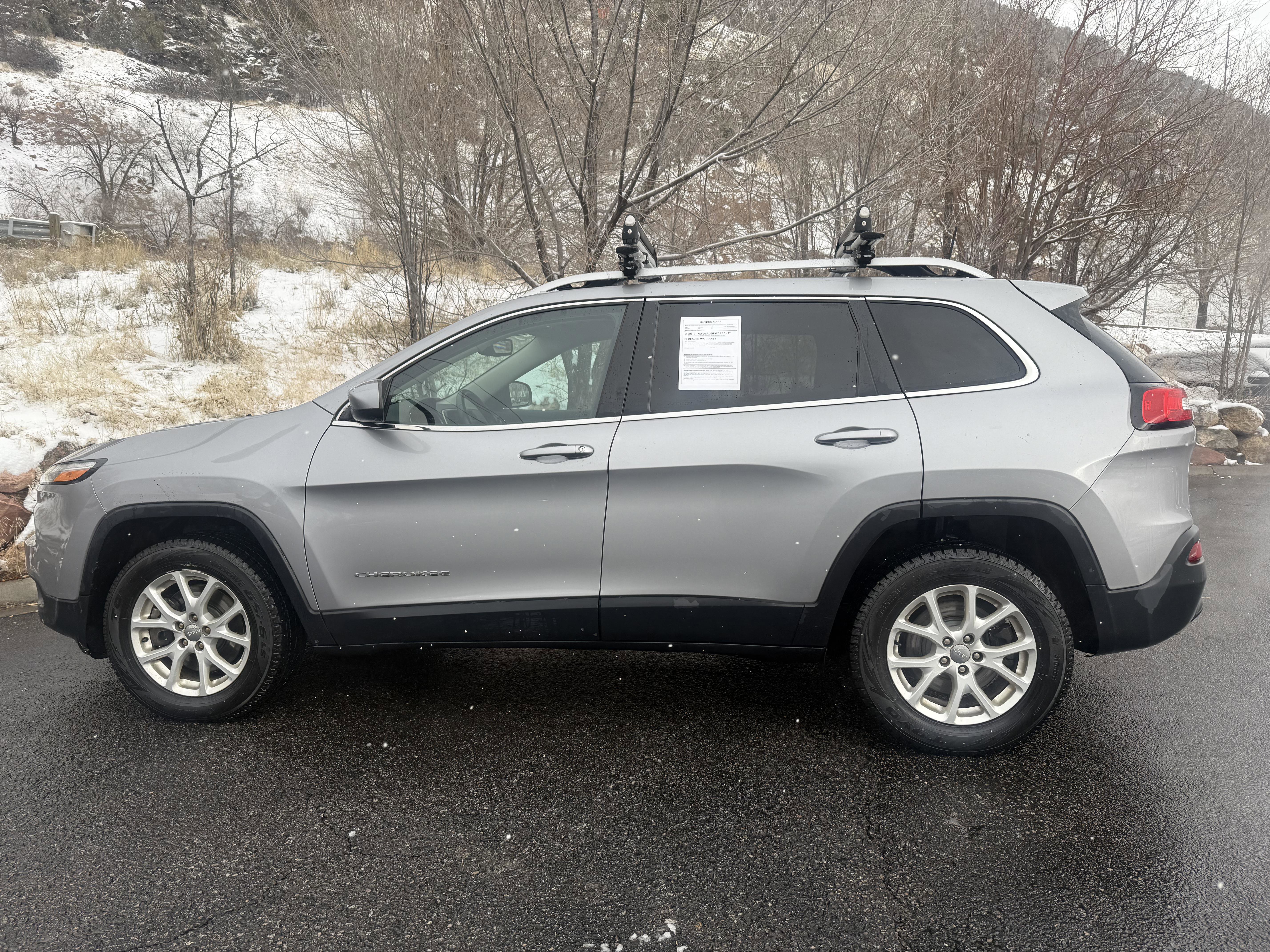 Used 2017 Jeep Cherokee Latitude w/ Cold Weather Group image 8