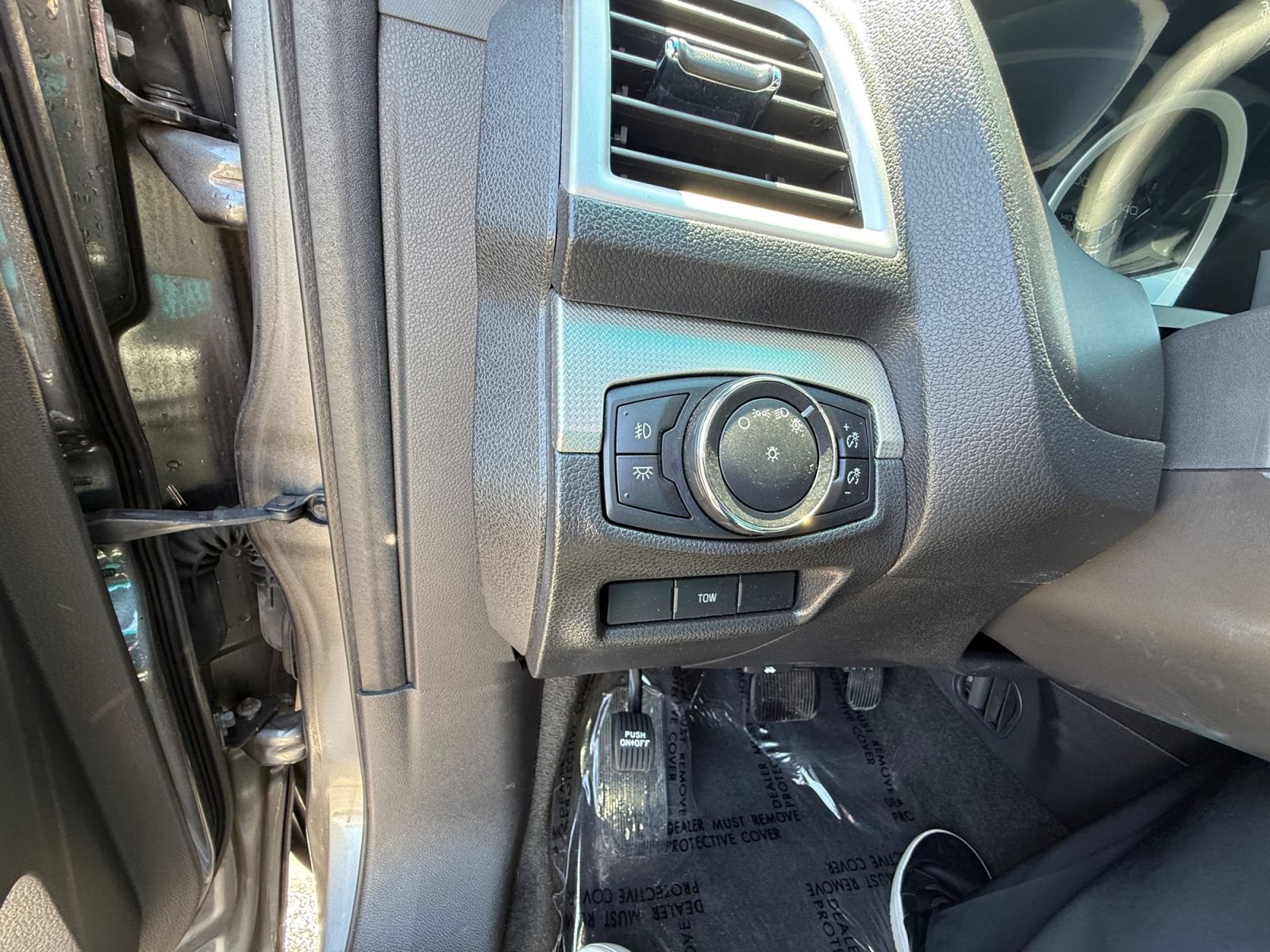 Used 2014 Ford Explorer XLT w/ Equipment Group 202A AWD/4WD image 22