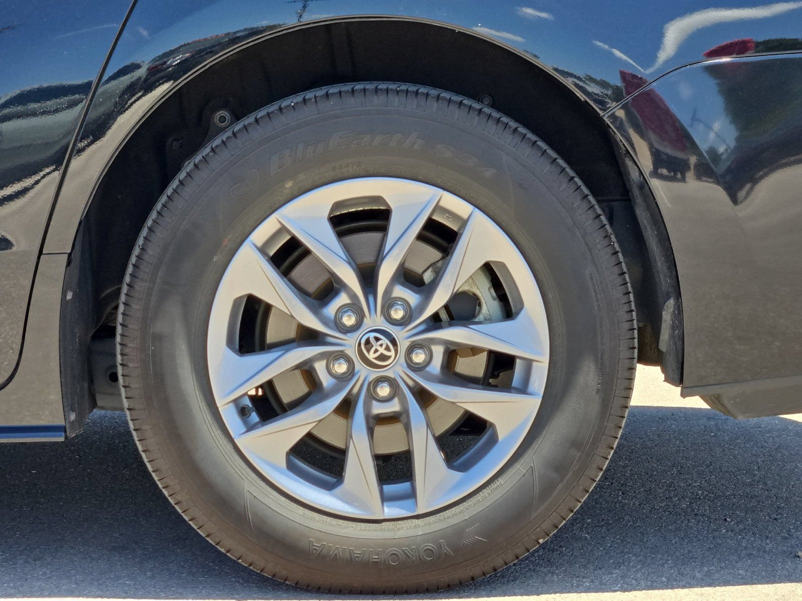 Certified 2026 Toyota Sienna XLE FWD image 25