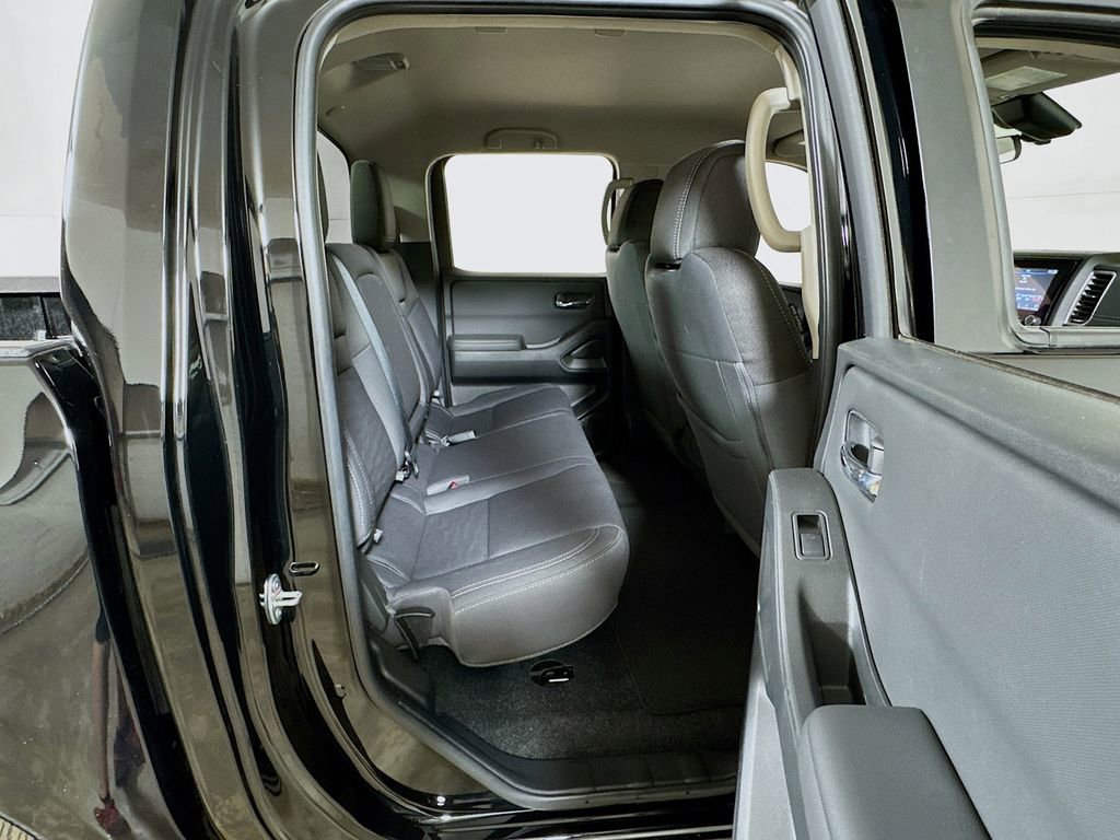 Used 2024 Nissan Frontier SV image 23