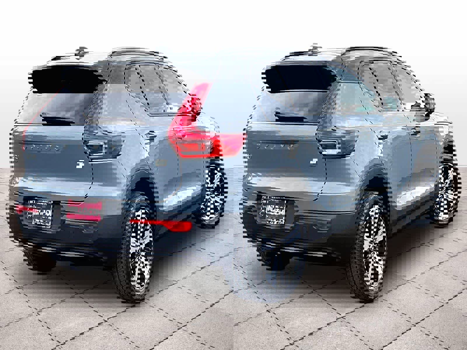 Used 2023 Volvo XC40 Recharge Plus image 16