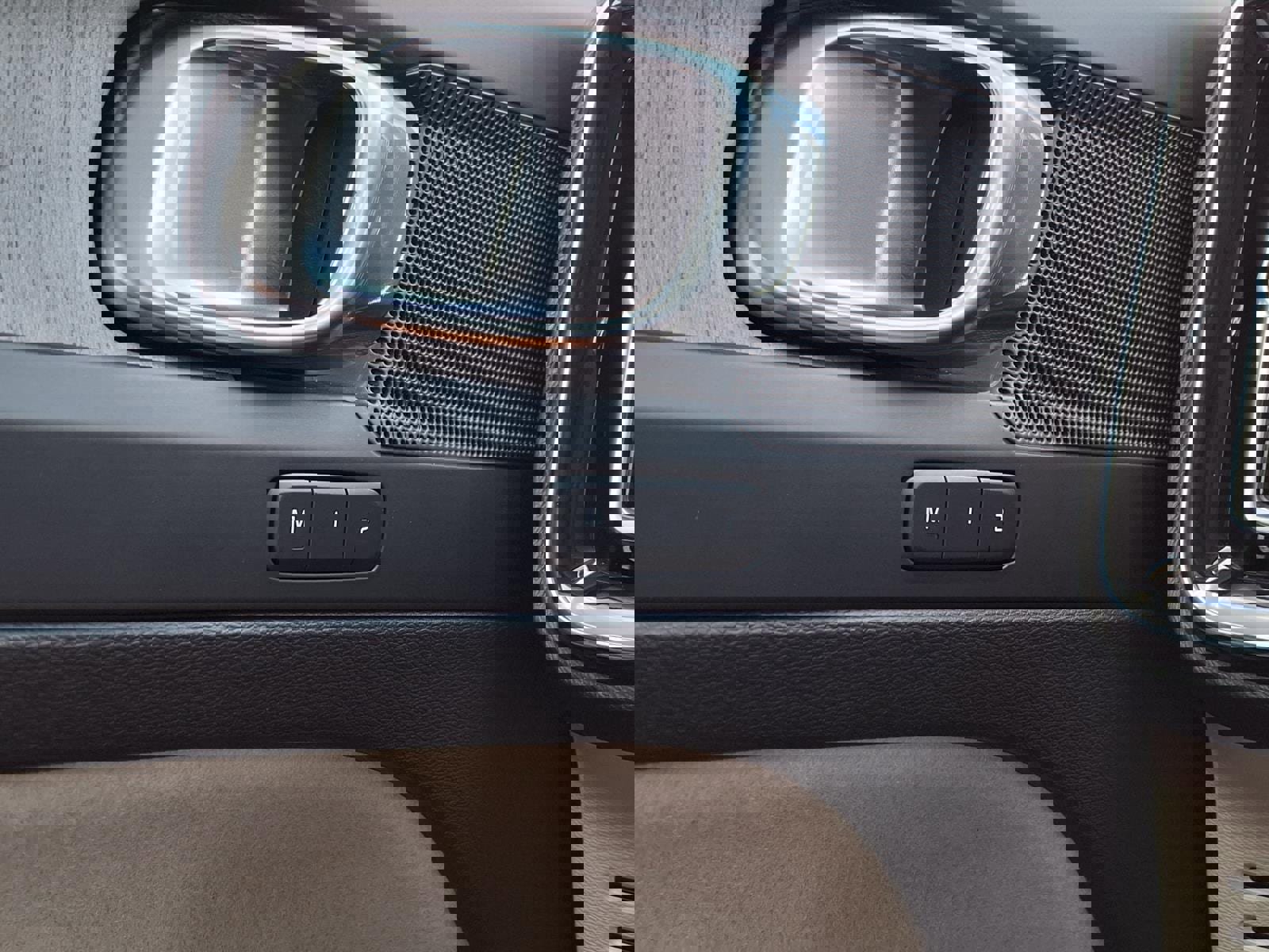 Certified 2023 Volvo XC40 B5 Plus w/ Driver Assist Package image 34