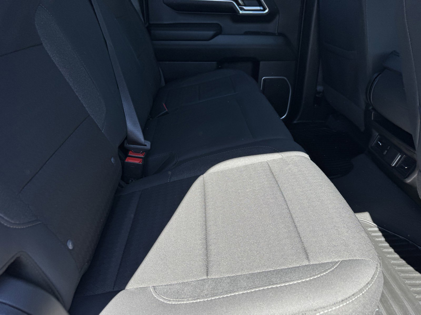 Used 2024 GMC Sierra 1500 SLE image 9