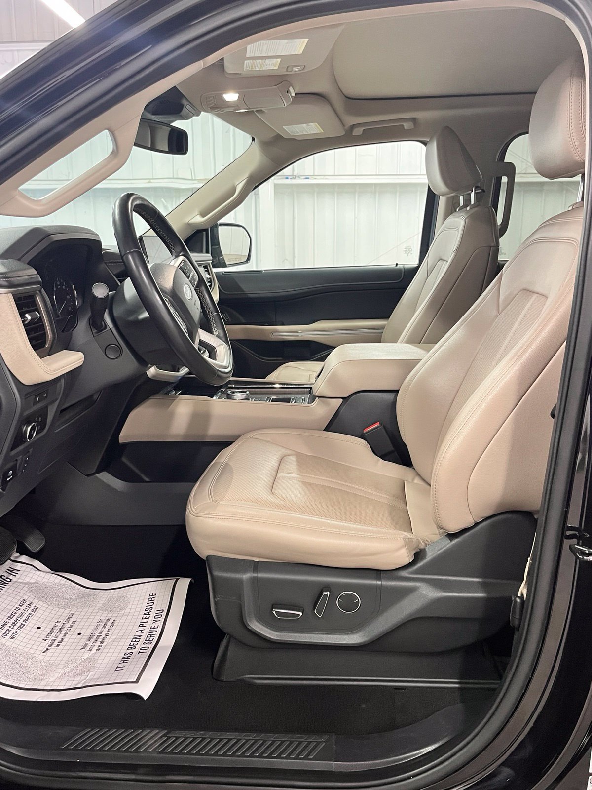 Used 2024 Ford Expedition Limited RWD image 16