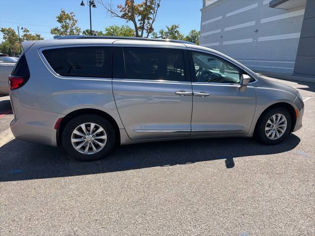 Used 2019 Chrysler Pacifica Touring-L image 30