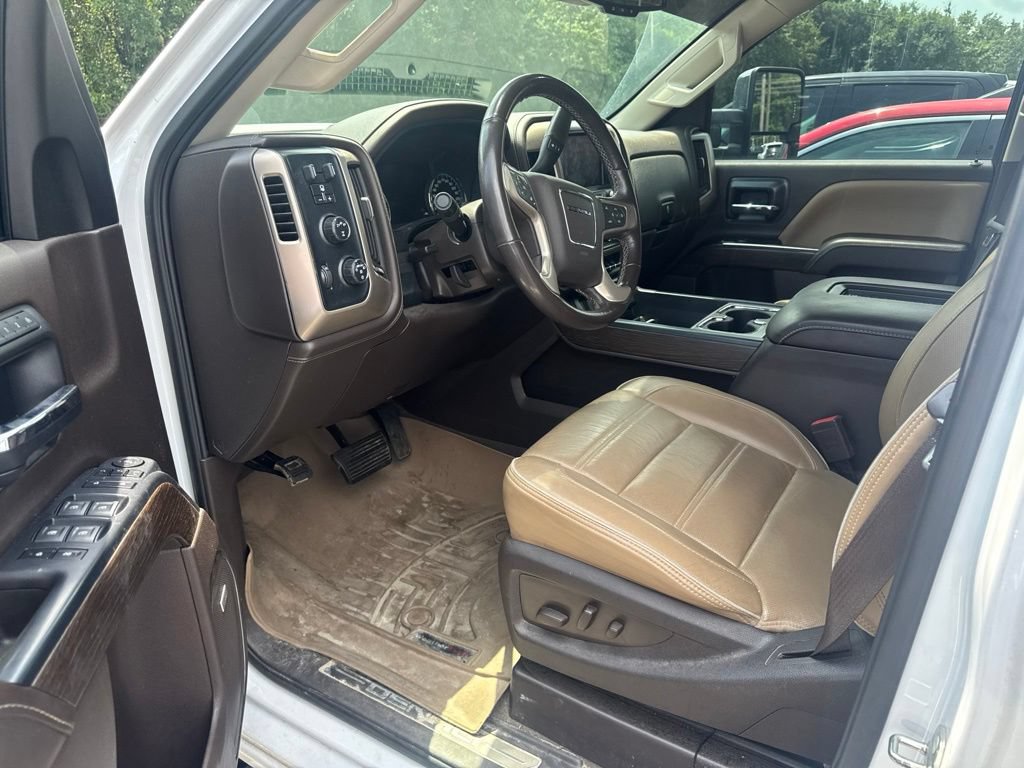 Used 2018 GMC Sierra 2500 Denali w/ Duramax Plus Package AWD/4WD image 9