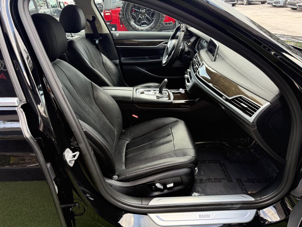 Used 2019 BMW 740i xDrive image 18