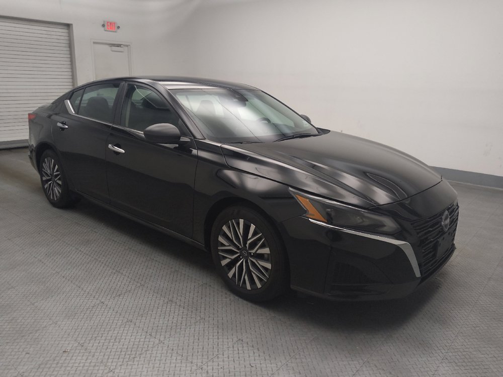 Used 2024 Nissan Altima 2.5 SV FWD image 11