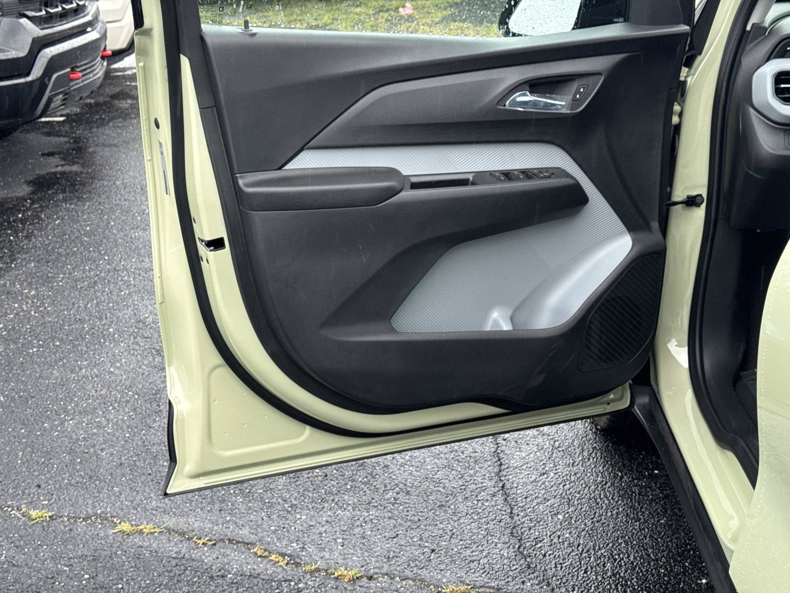 New 2027 Chevrolet Bolt LT FWD image 14