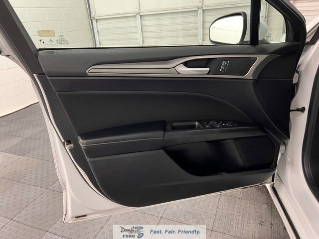 Used 2020 Ford Fusion SE image 20