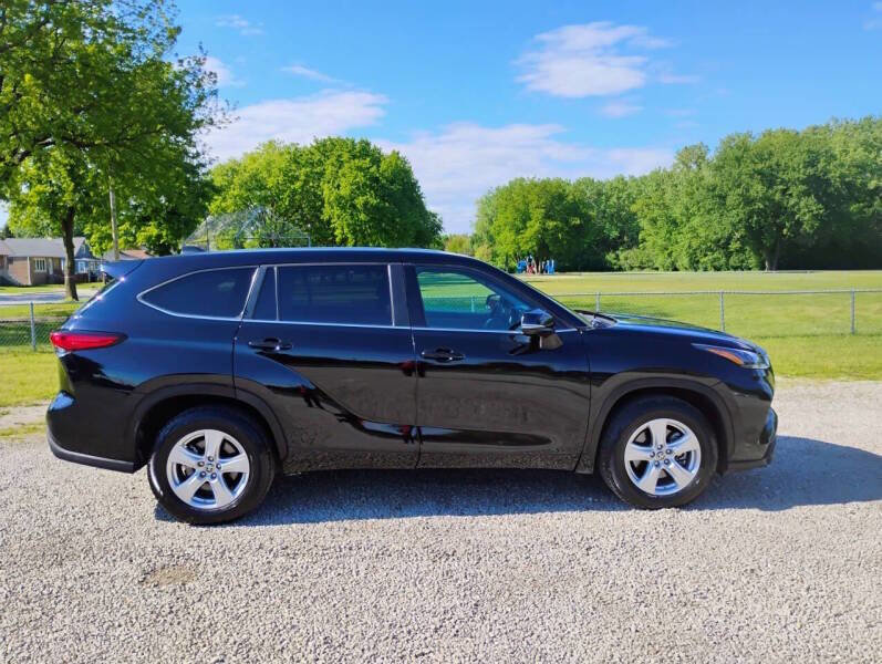 Used 2023 Toyota Highlander L FWD image 8