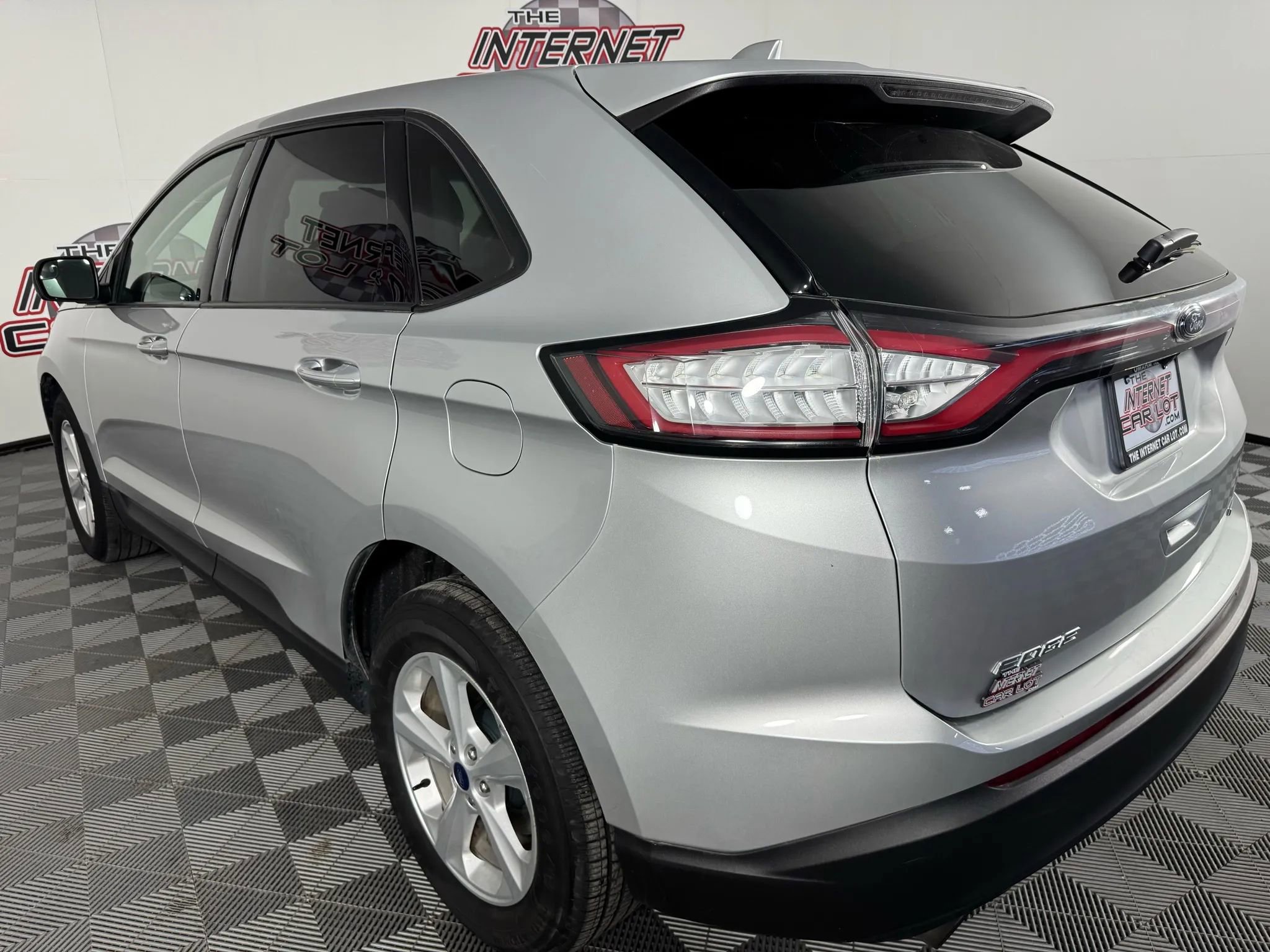 Used 2017 Ford Edge SE image 25