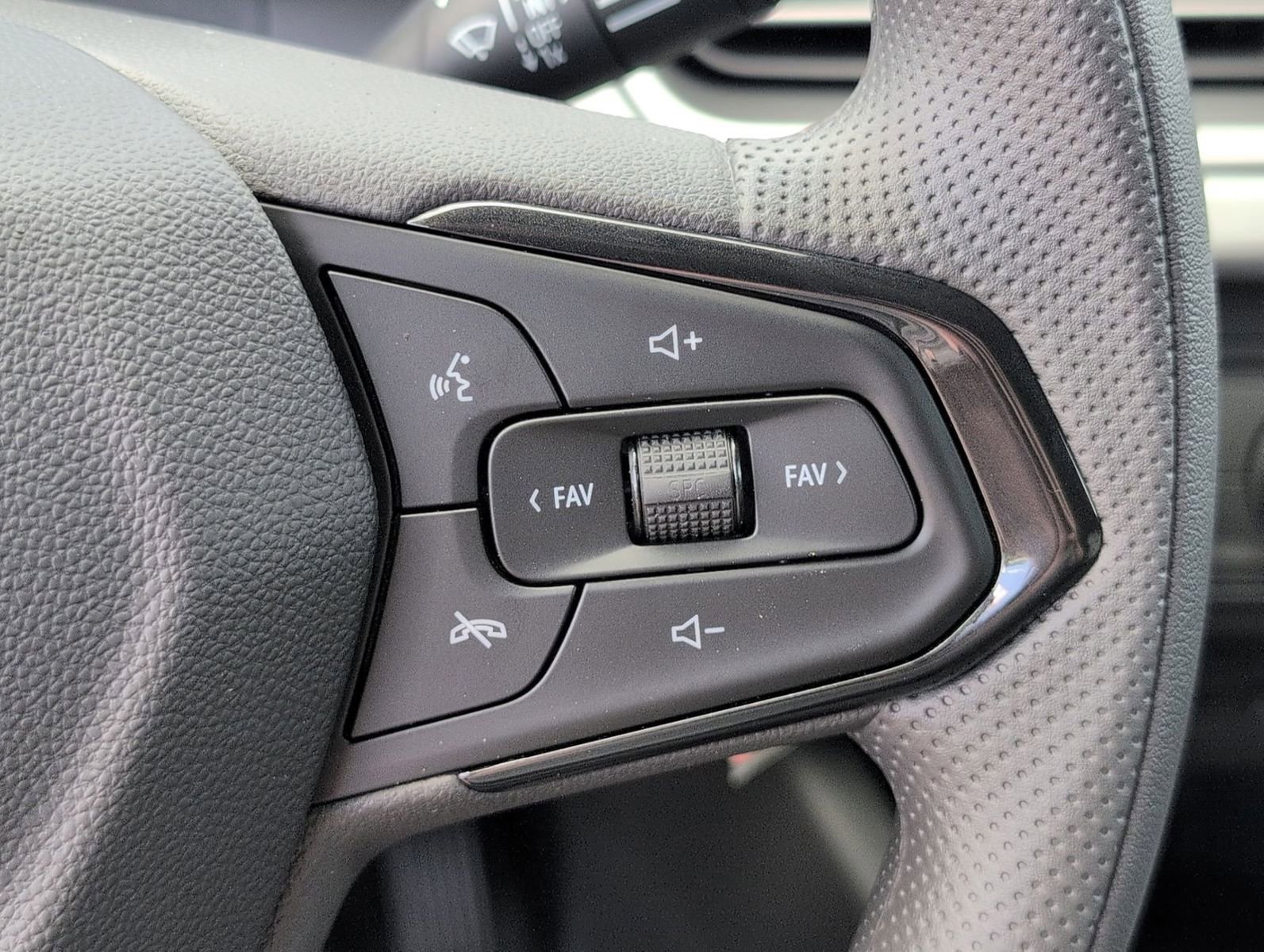 New 2026 Chevrolet Trax LS w/ LS Convenience Package FWD image 24
