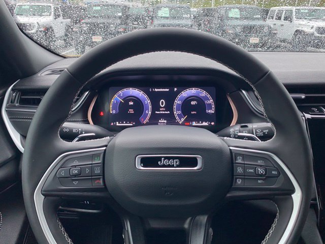 Used 2025 Jeep Grand Cherokee L Laredo AWD/4WD image 16