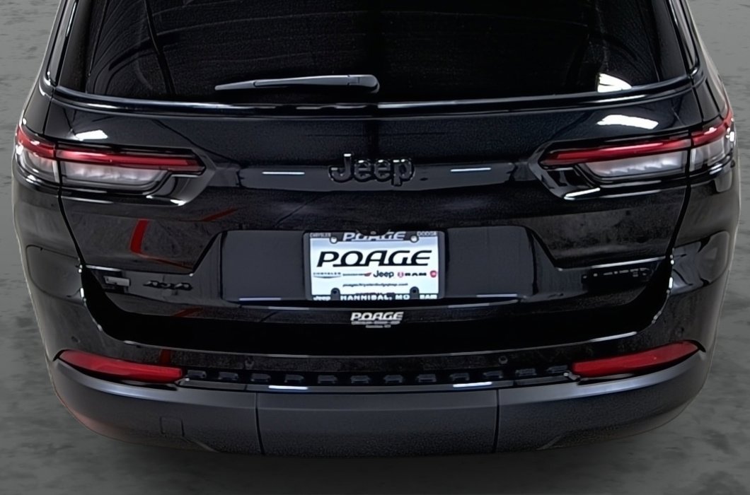 Used 2022 Jeep Grand Cherokee L Limited w/ Black Appearance Package AWD/4WD image 11