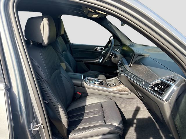 Used 2024 BMW X7 xDrive40i w/ Executive Package image 16
