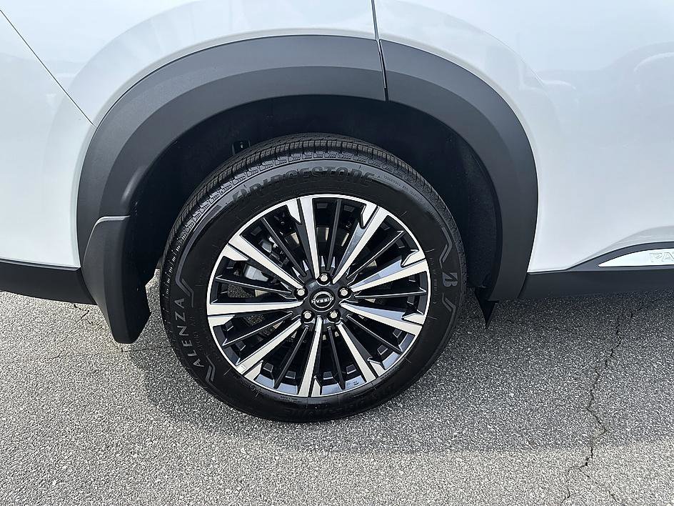 Certified 2026 Nissan Pathfinder Platinum image 11