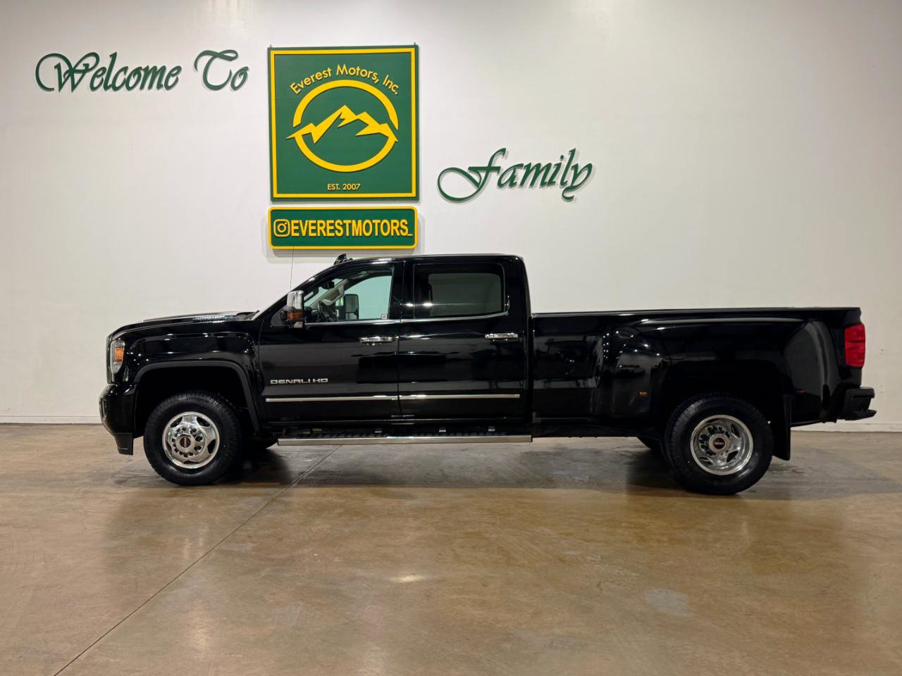 Used 2018 GMC Sierra 3500 Denali w/ Duramax Plus Package AWD/4WD image 4