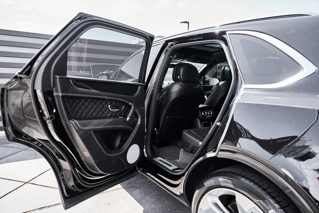 Used 2017 Bentley Bentayga AWD/4WD image 23