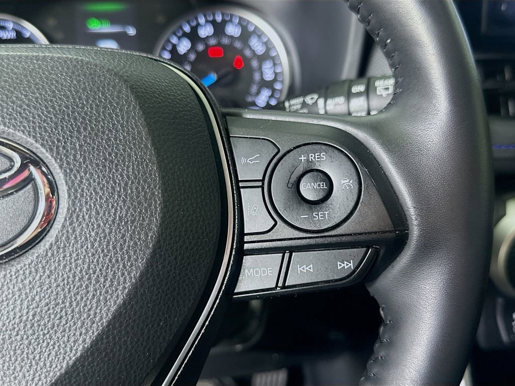 Used 2022 Toyota RAV4 SE w/ Convenience Package image 21