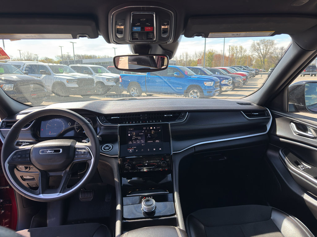 Used 2023 Jeep Grand Cherokee L Laredo AWD/4WD image 28