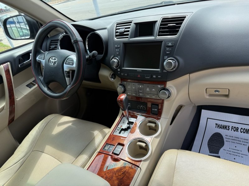 Used 2012 Toyota Highlander Limited w/ Tow Pkg AWD/4WD image 26