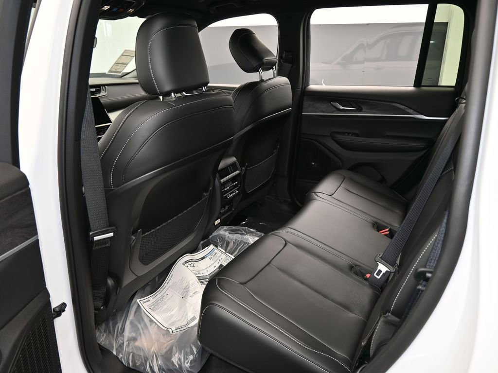 Used 2025 Jeep Grand Cherokee Limited image 31