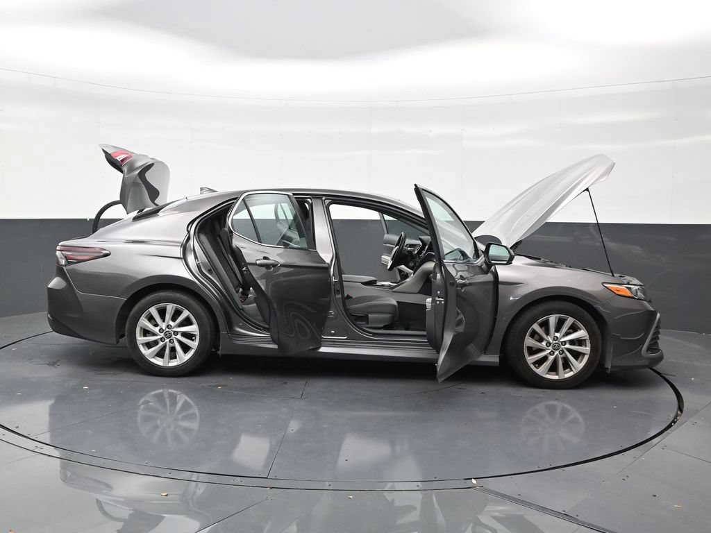 Used 2022 Toyota Camry LE FWD image 29