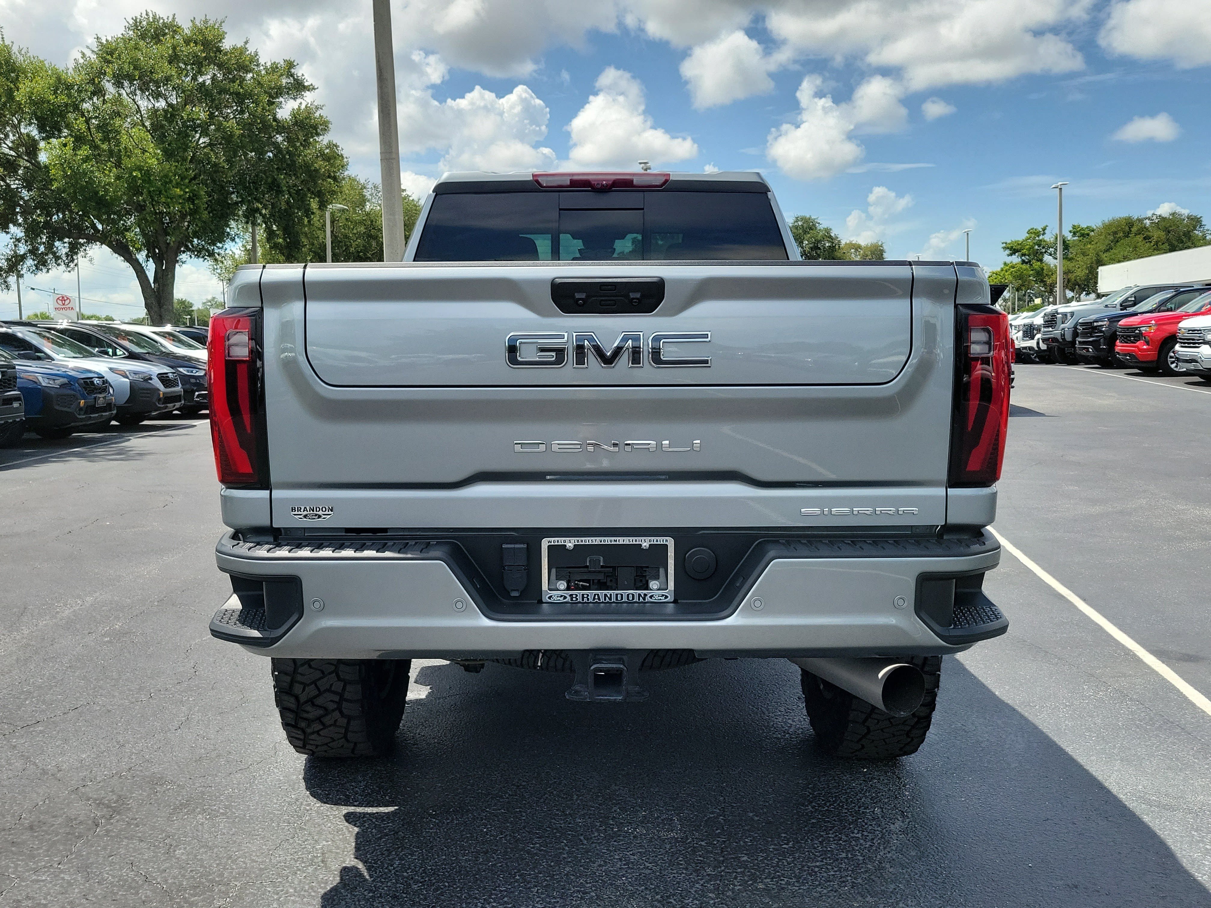 Used 2024 GMC Sierra 2500 Denali Ultimate AWD/4WD image 8