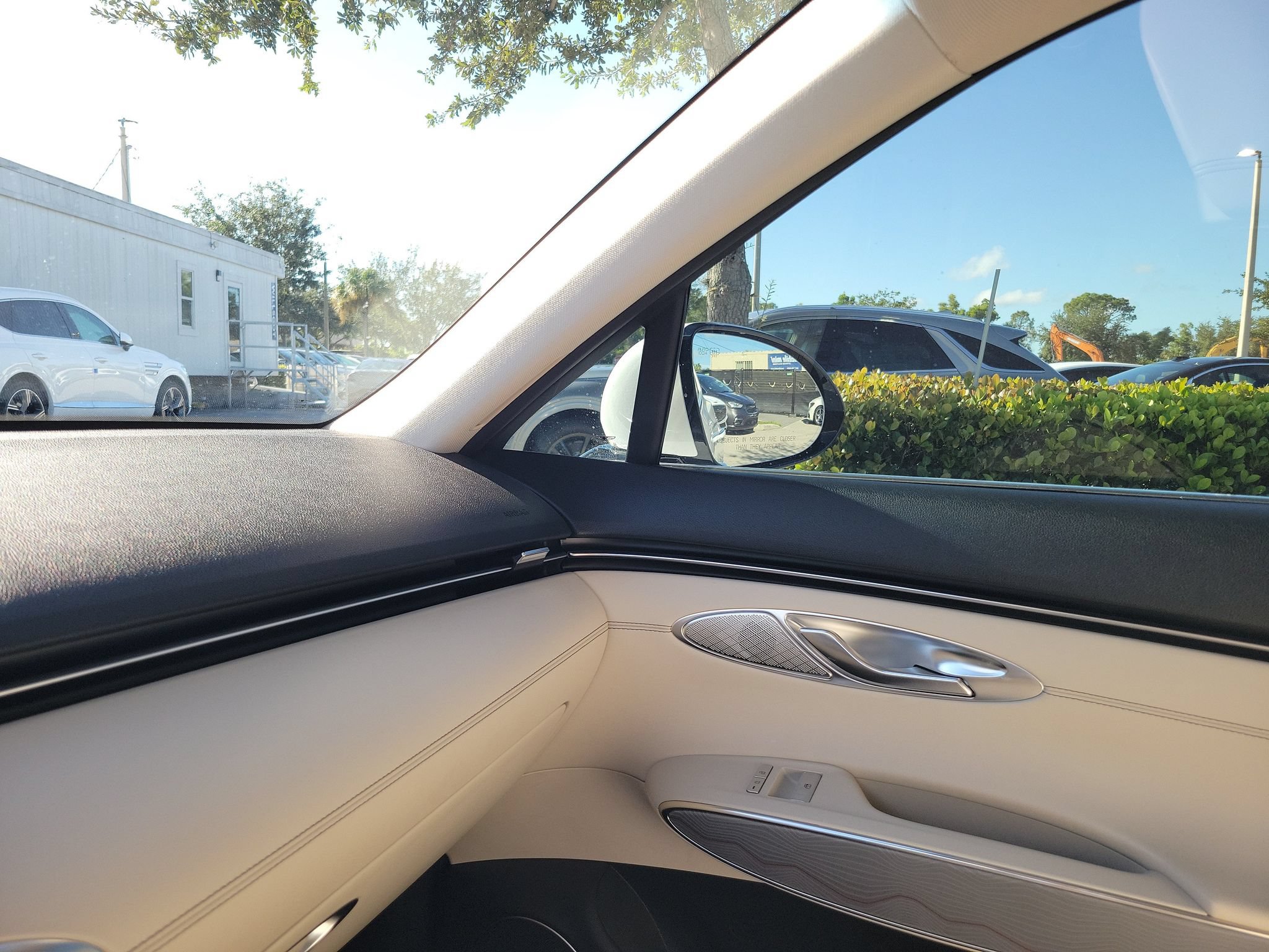 Certified 2025 Genesis GV70 2.5T w/ Advanced Package AWD/4WD image 32