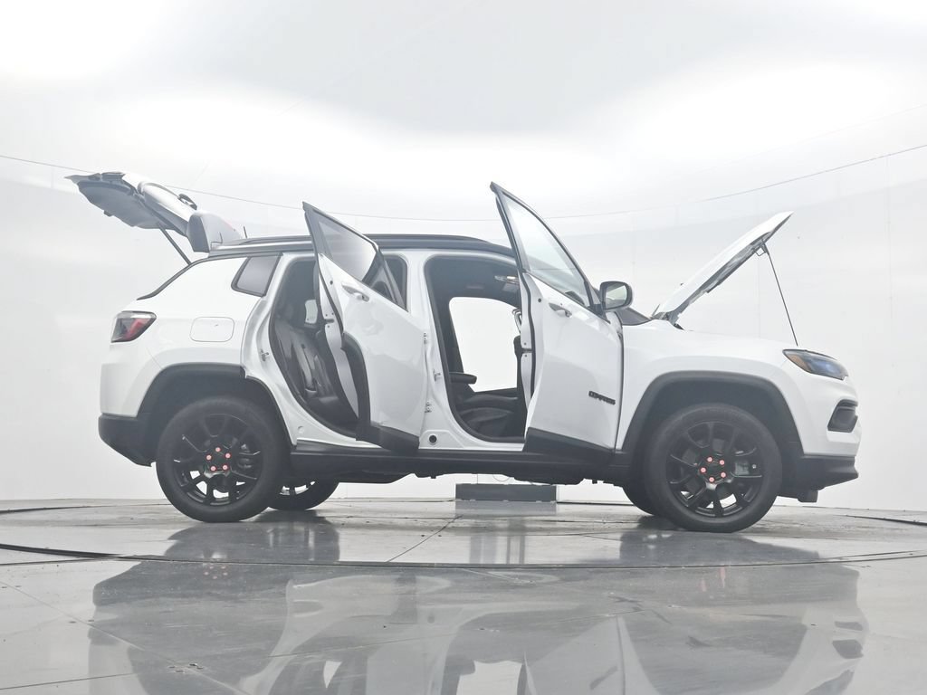 Used 2023 Jeep Compass Latitude AWD/4WD image 43