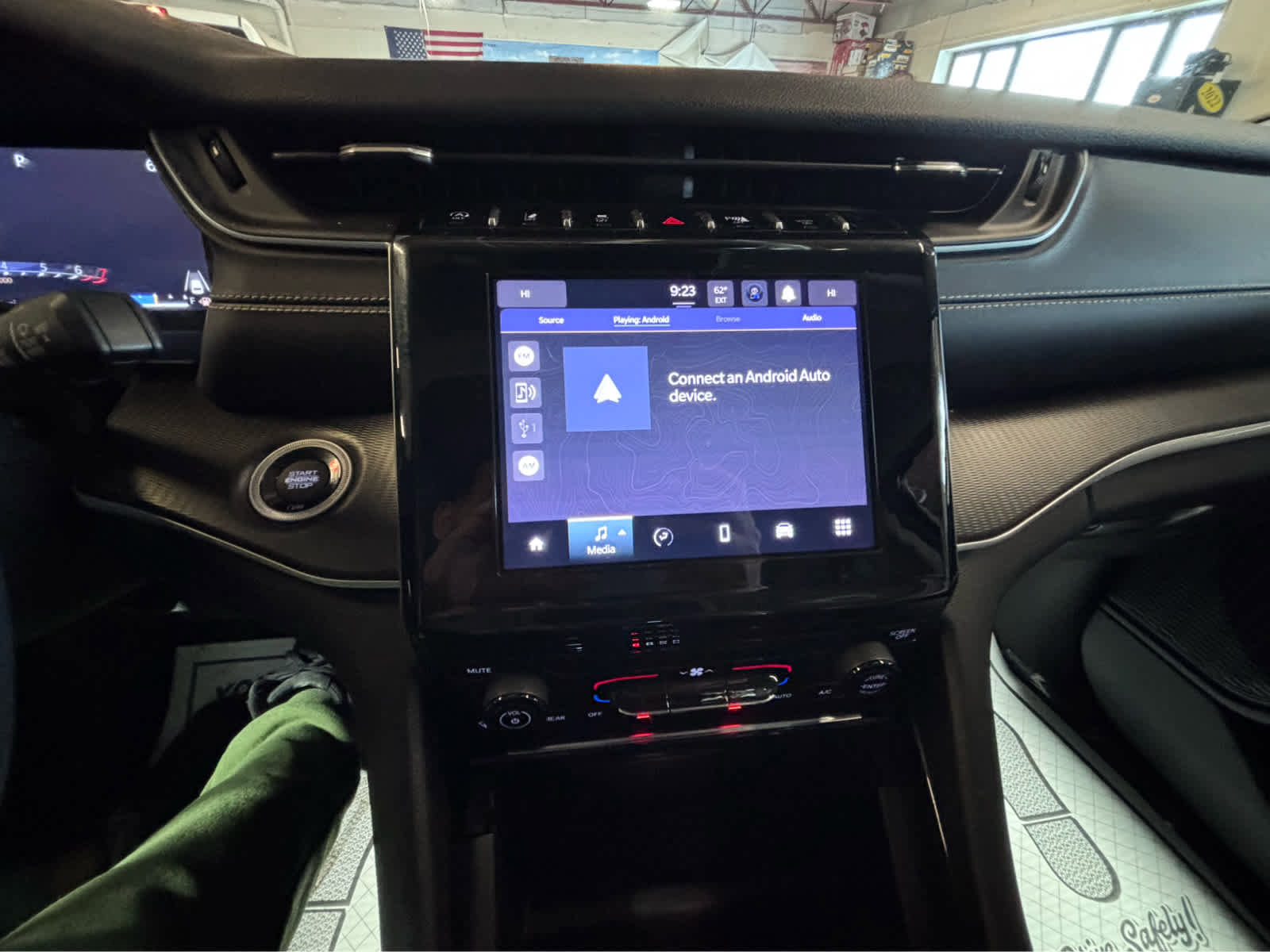 Used 2023 Jeep Grand Cherokee Laredo X image 19