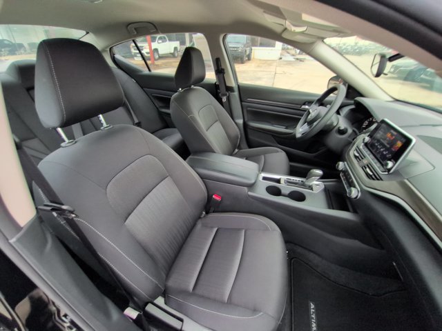 Used 2025 Nissan Altima 2.5 SV FWD image 30