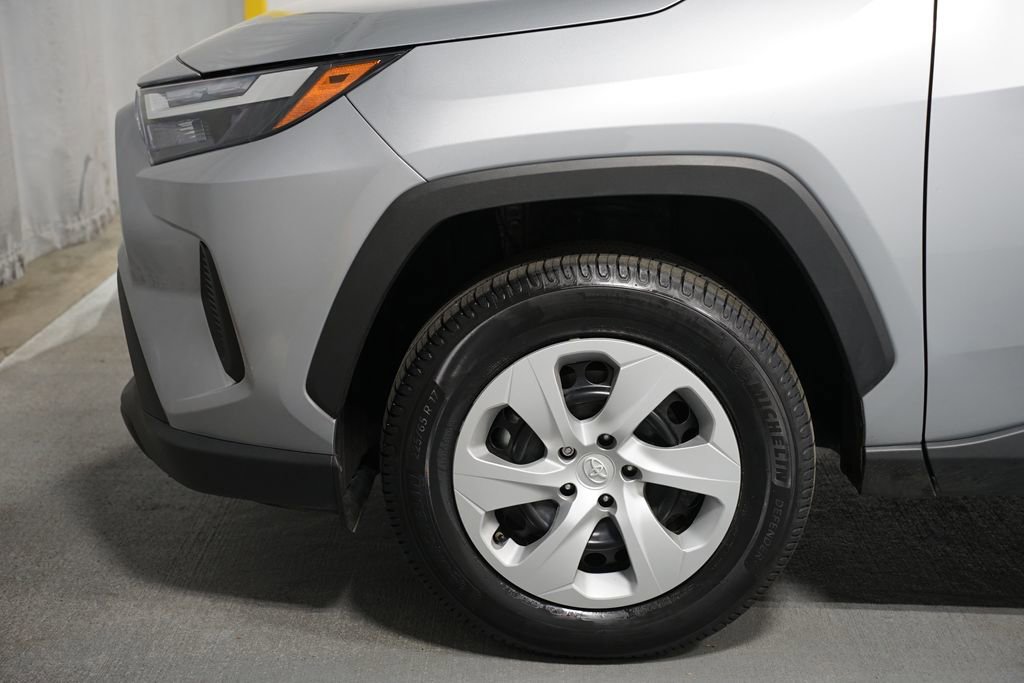 Certified 2025 Toyota RAV4 LE AWD/4WD image 5
