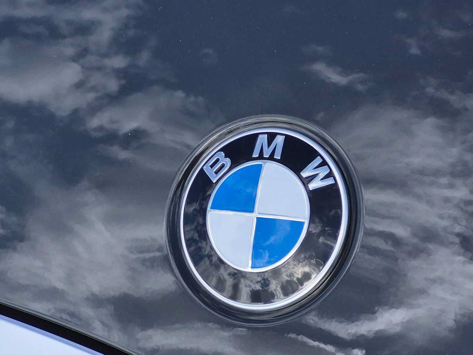 New 2026 BMW 330i xDrive Sedan w/ Premium Package AWD/4WD image 11