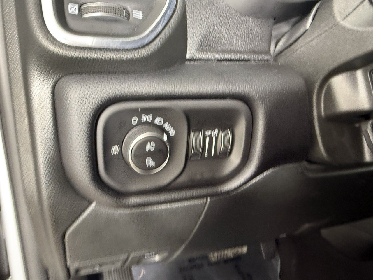 Used 2026 RAM 2500 Laramie AWD/4WD image 23