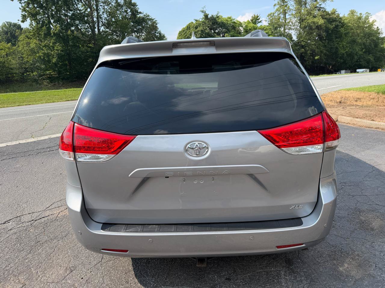 Used 2011 Toyota Sienna XLE w/ Premium Pkg FWD image 6