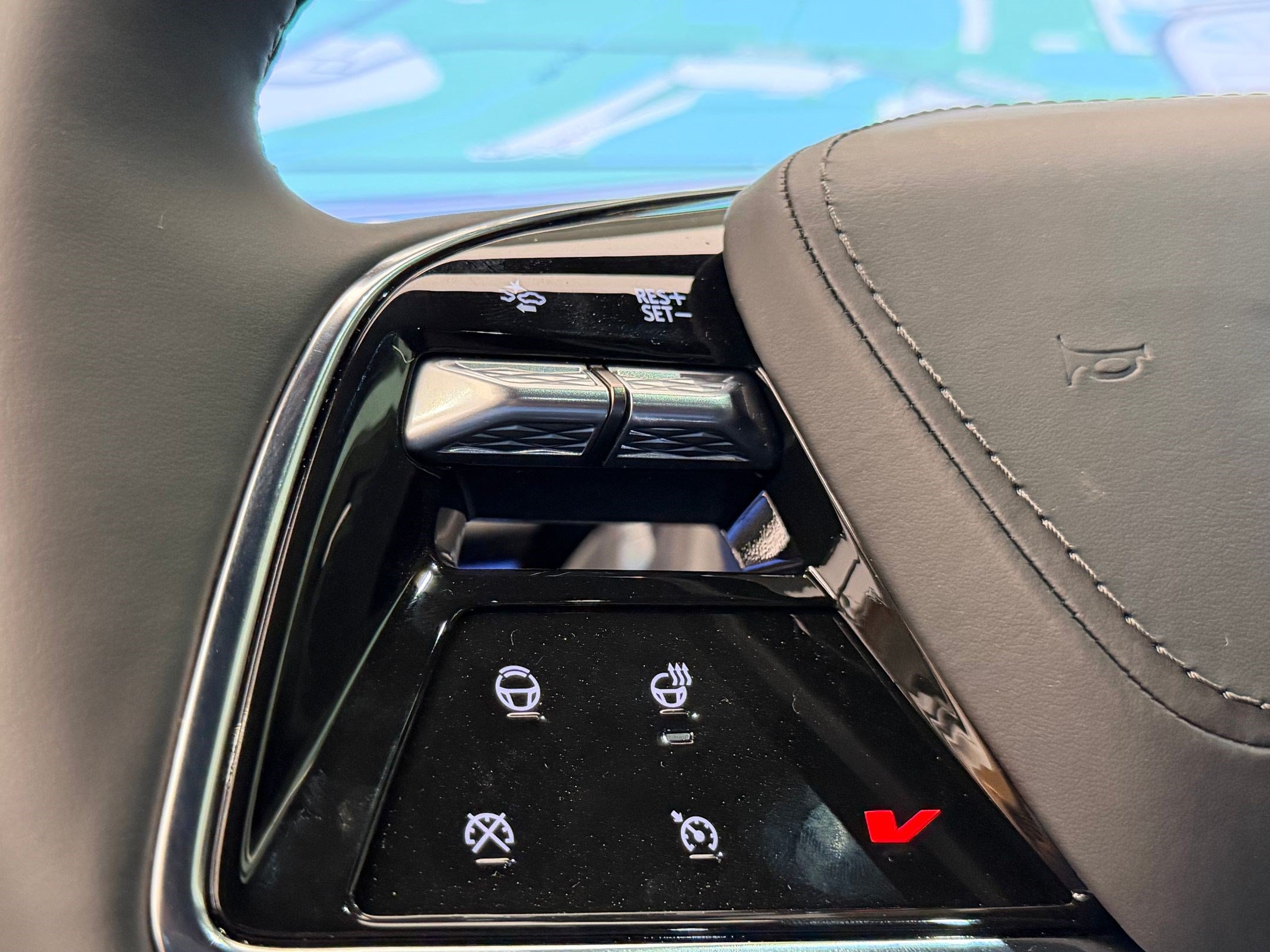 New 2027 Cadillac Optiq V w/ Deep Ocean Design Edition AWD/4WD image 14