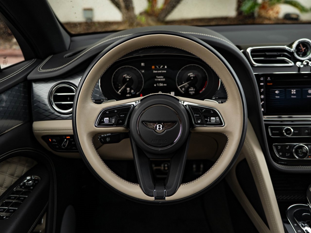 Used 2022 Bentley Bentayga image 37