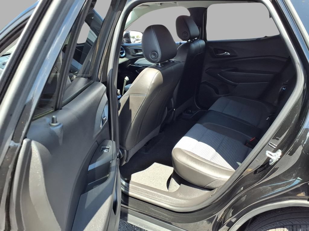 Used 2025 Chevrolet Trax LT FWD image 24