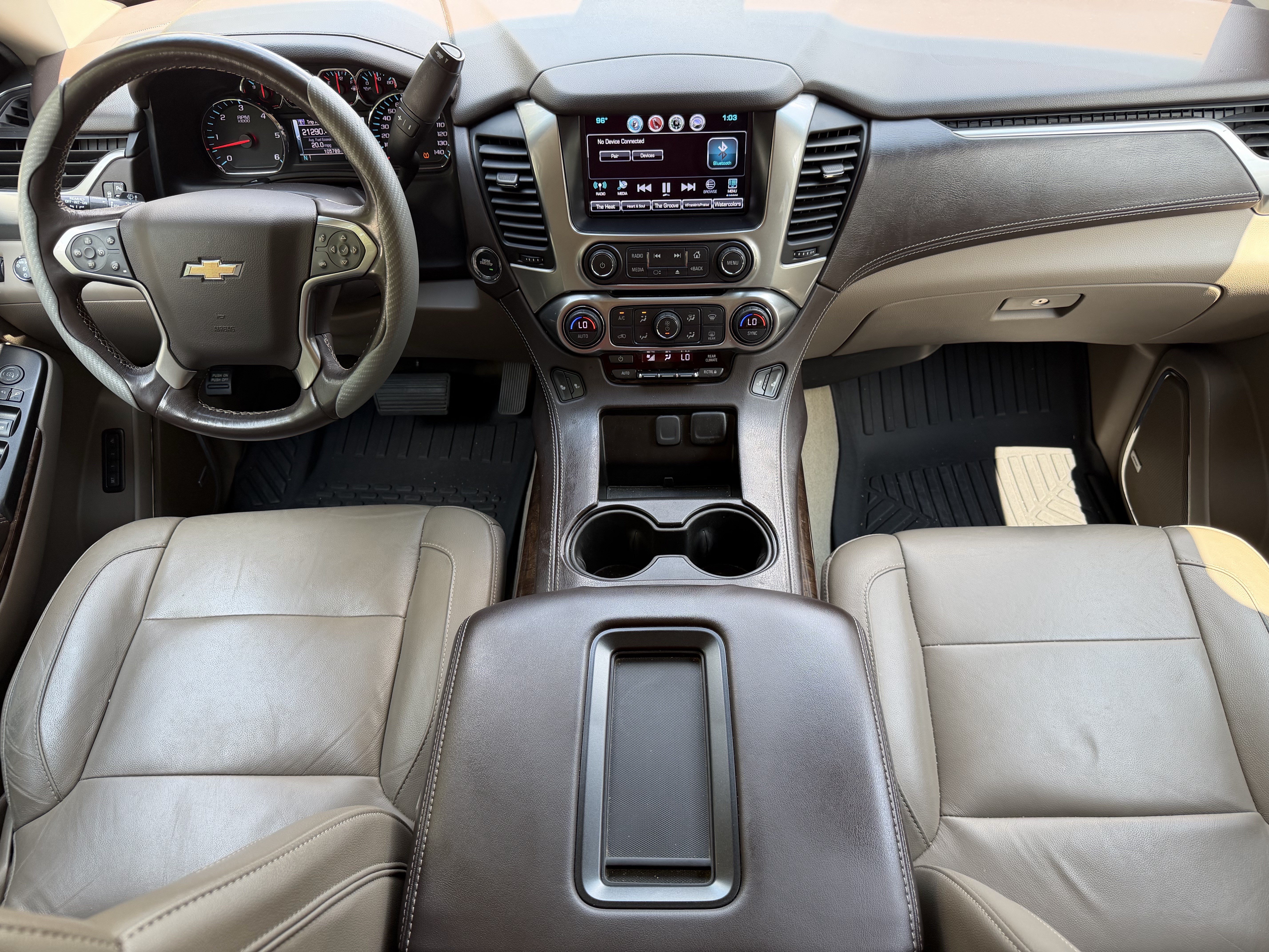 Used 2018 Chevrolet Tahoe LT w/ Luxury Package RWD image 3
