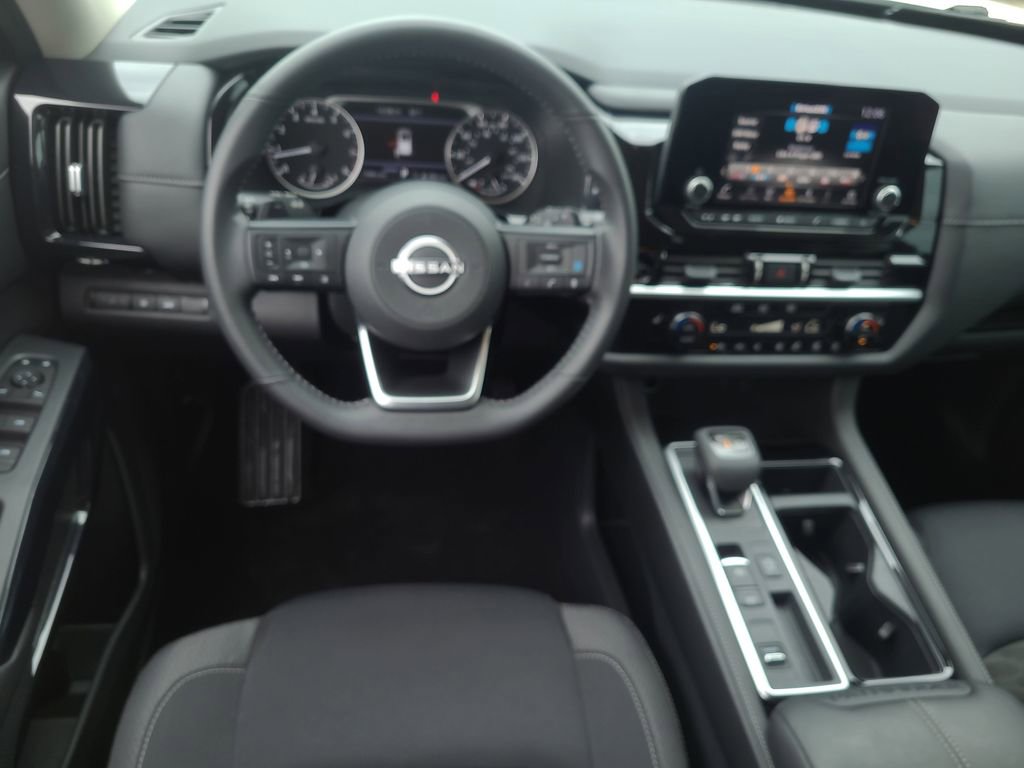 Certified 2025 Nissan Pathfinder SV image 12