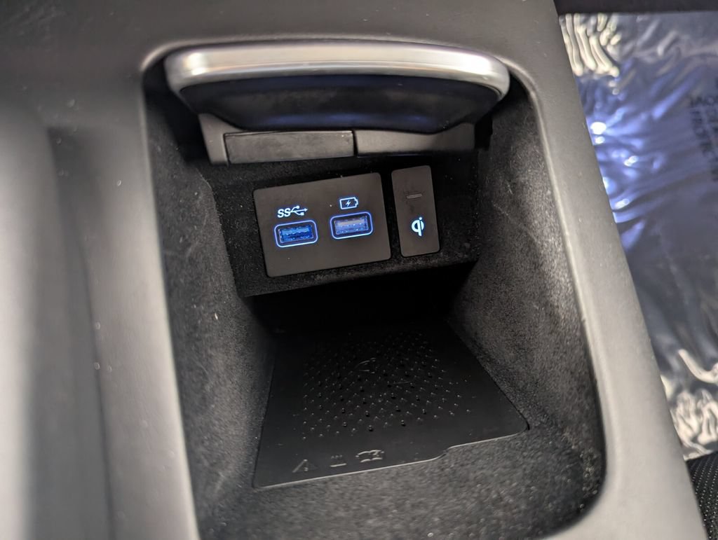 Used 2025 Genesis GV70 2.5T AWD/4WD image 24