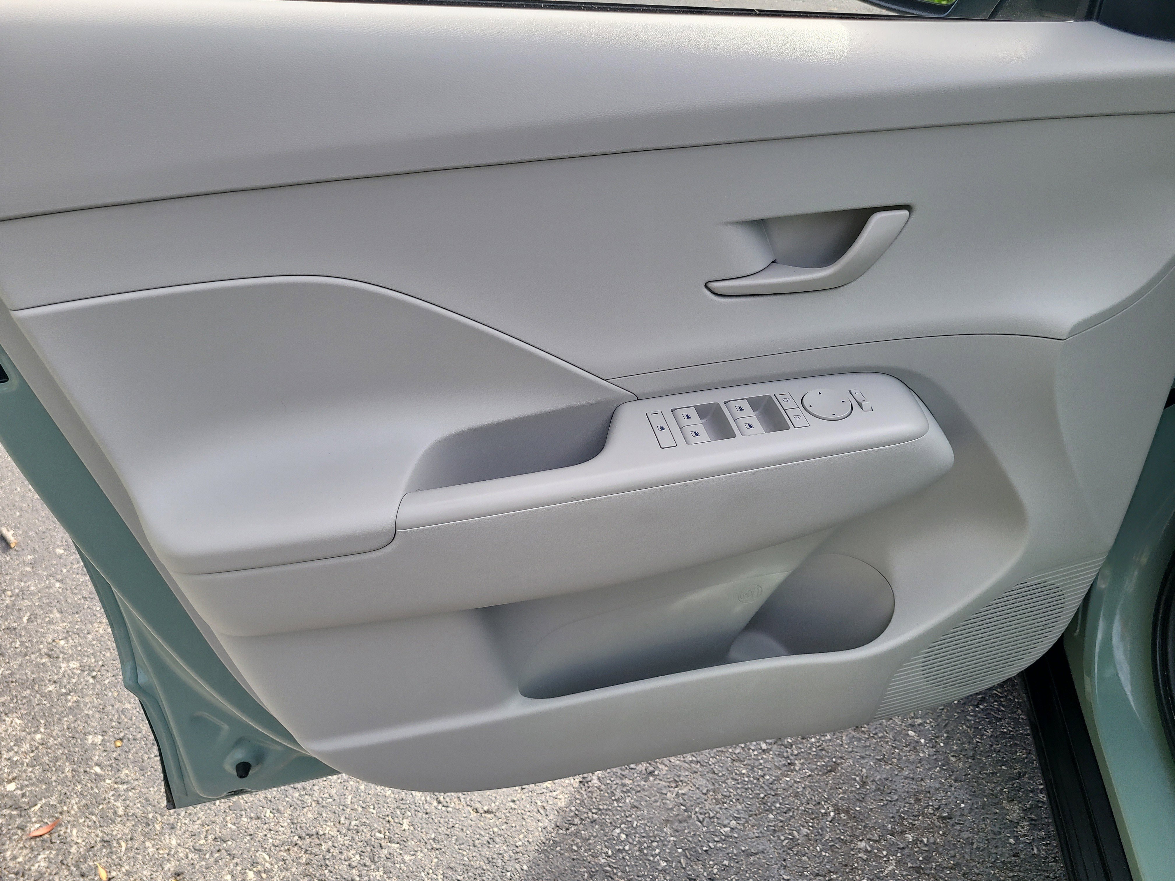 Used 2025 Hyundai Kona SEL image 17