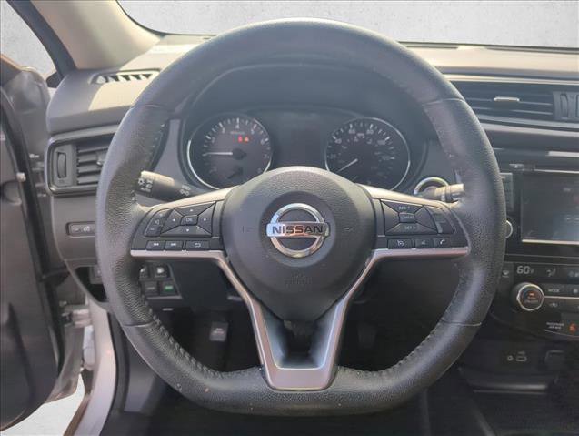 Used 2020 Nissan Rogue SV image 11